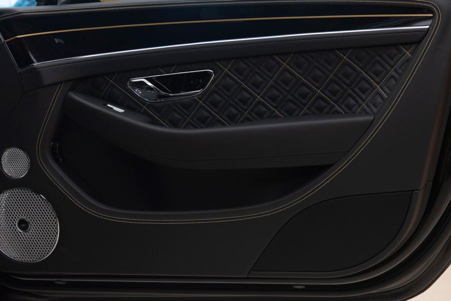 Детали интерьера Bentley Continental GT Aurum Edition by Mulliner 2020 года  (UAE) (фото 3 из 10)